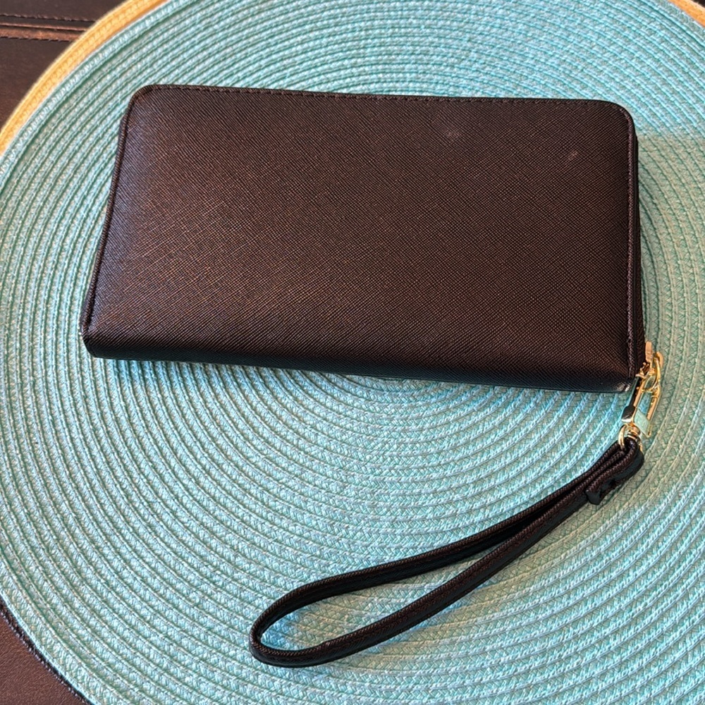 NWOT Gorgeous Steve Madden BZIPPY Black /Gold Zip All Around Wallet Wristlet - Picture 2 of 5
